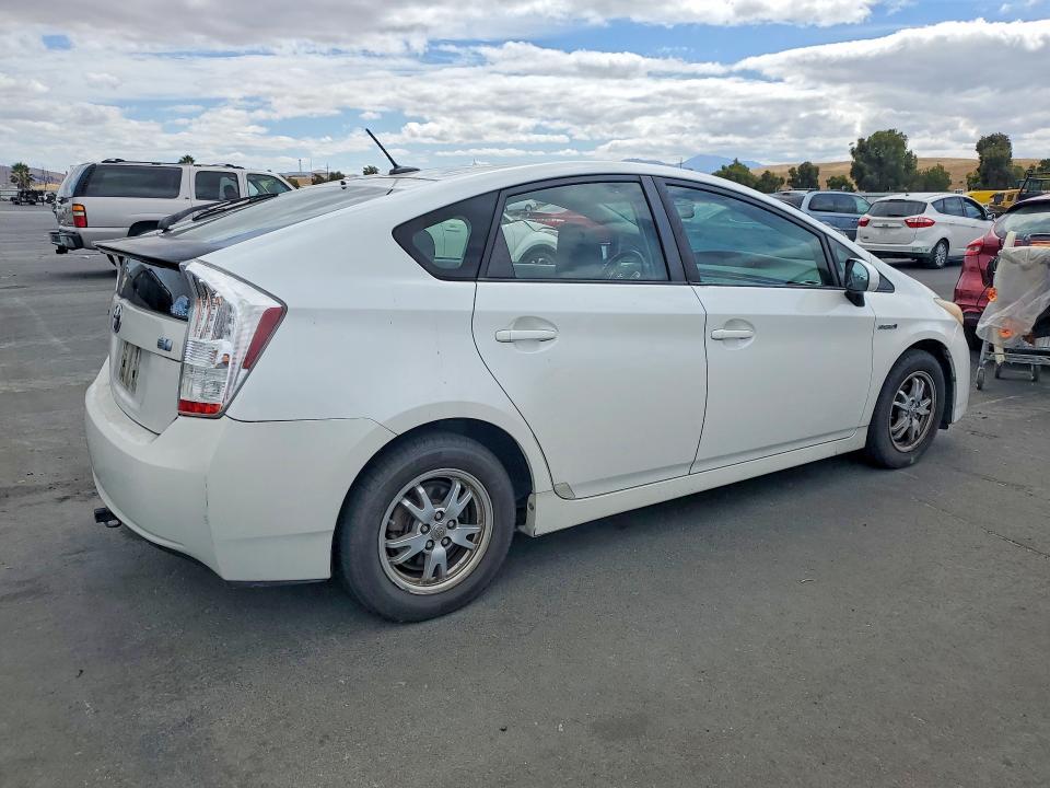 Photo 3 from auction – 2011 TOYOTA PRIUS with VIN JTDKN3DU2B0249332