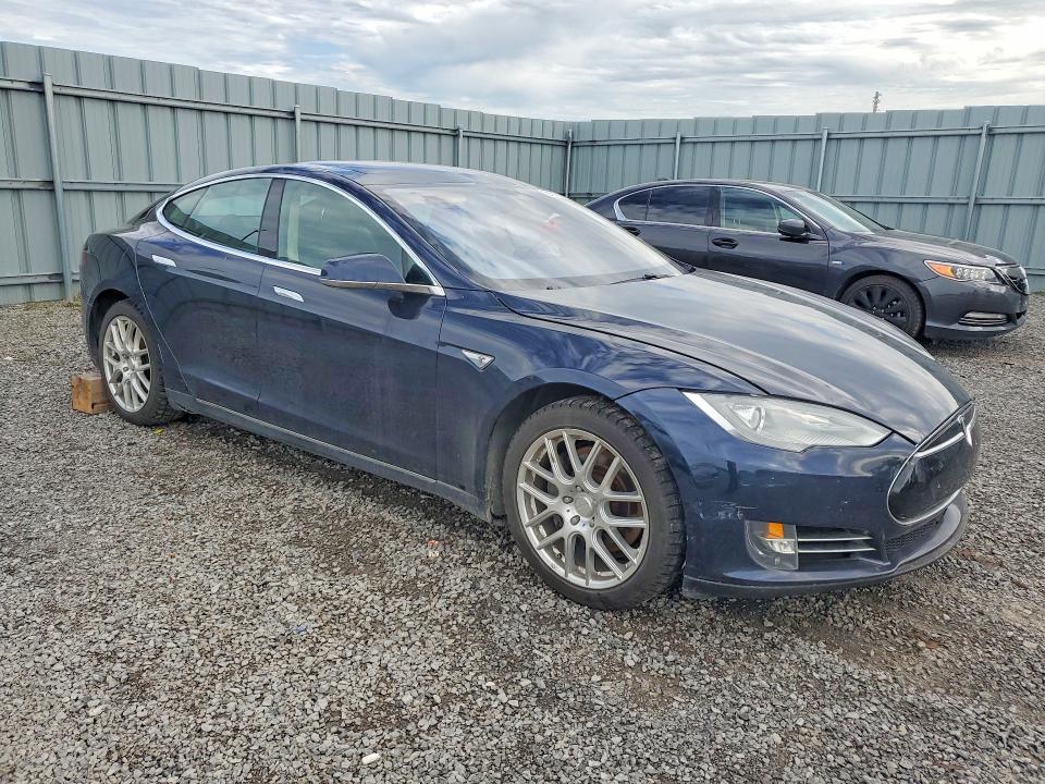 Photo 4 from auction – 2013 TESLA MODEL S with VIN 5YJSA1DN8DFP05296