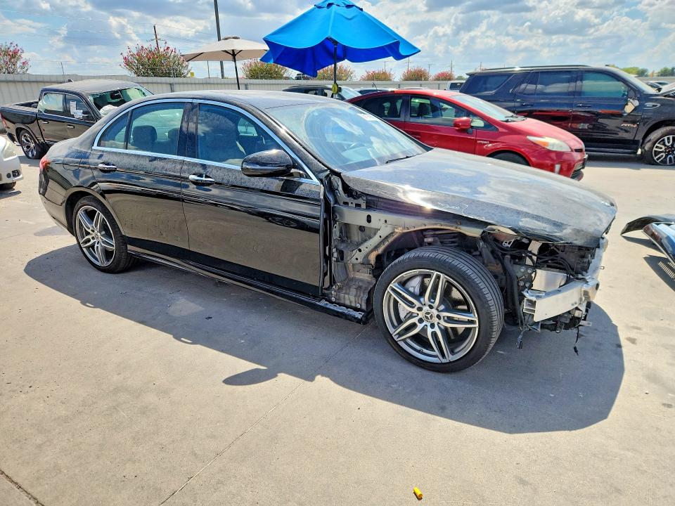 Photo 4 from auction – 2017 MERCEDES-BENZ E with VIN WDDZF4JB4HA240564