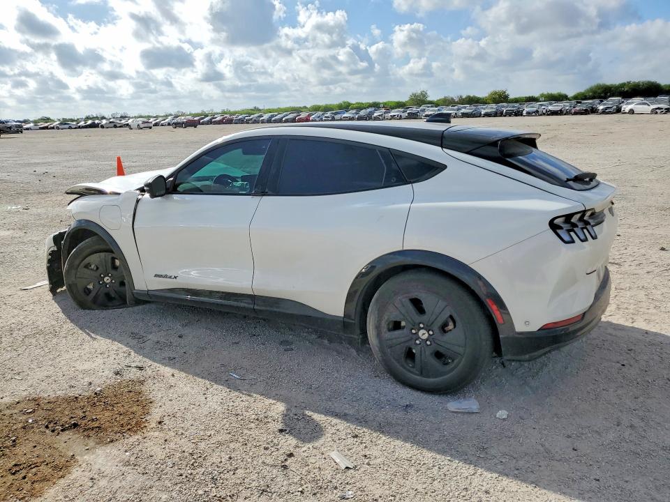 Снимка 2 от търг – 2022 FORD MUSTANG MACH-E с VIN 3FMTK2R70NMA38573