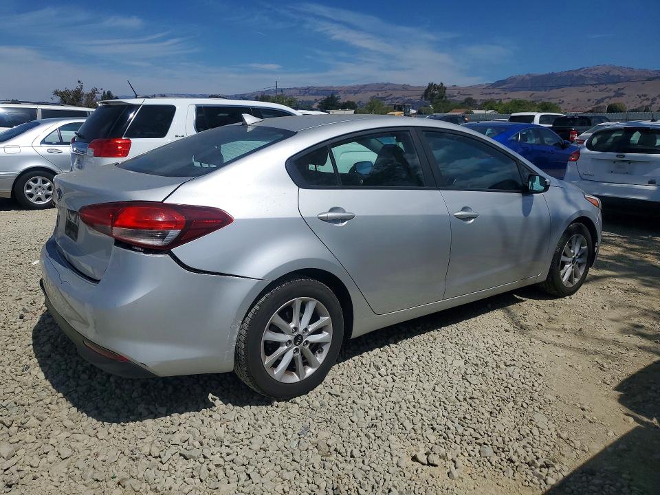 Photo 3 from auction – 2017 KIA FORTE with VIN 3KPFL4A76HE021815