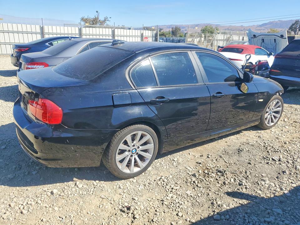 Photo 3 from auction – 2011 BMW 328 with VIN WBAPH5G5XBNN59287