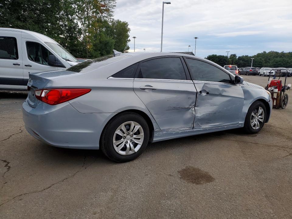 Photo 3 from auction – 2011 HYUNDAI SONATA with VIN 5NPEB4AC0BH078316