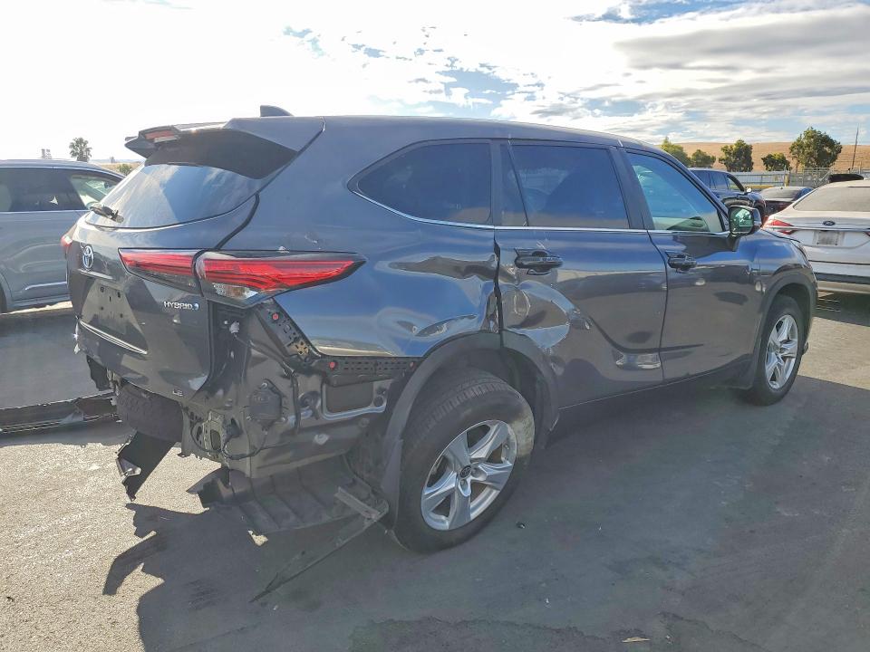 Photo 3 from auction – 2023 TOYOTA HIGHLANDER with VIN 5TDBBRCH1PS564420