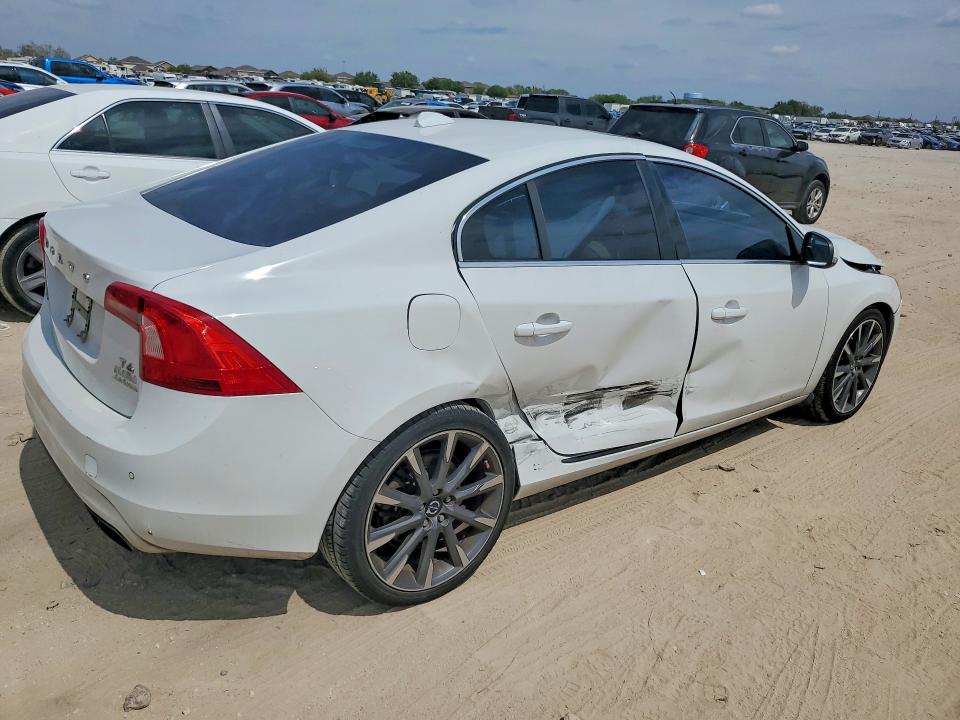 Zdjęcie 3 z aukcji – 2015 VOLVO S60 z VIN YV149MFMXF2338327