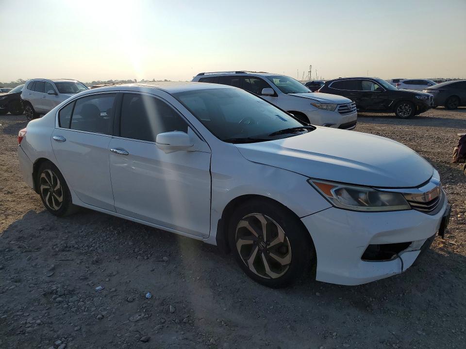 Photo 4 from auction – 2016 HONDA ACCORD with VIN 1HGCR3F89GA008508