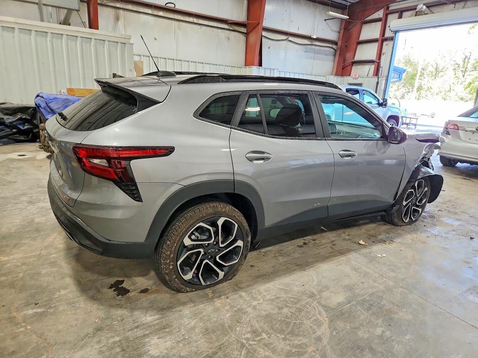 Photo 3 from auction – 2025 CHEVROLET TRAX with VIN KL77LJEP2SC334627