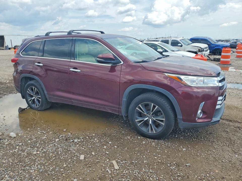 Снимка 4 от търг – 2017 TOYOTA HIGHLANDER с VIN 5TDBZRFH7HS386201