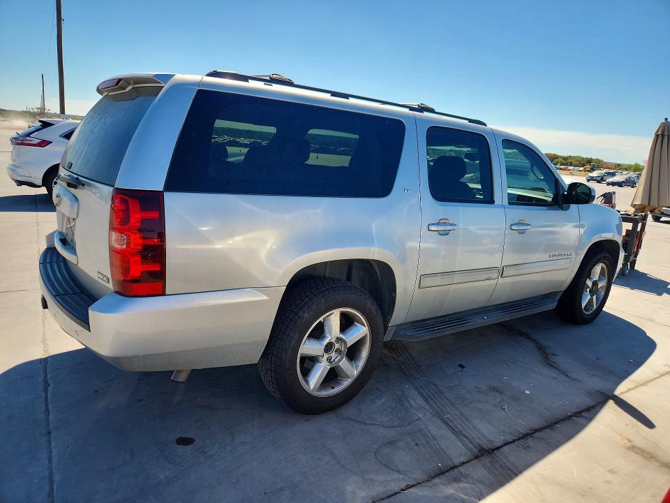 Photo 3 from auction – 2011 CHEVROLET SUBURBAN with VIN 1GNSCJE03BR159244