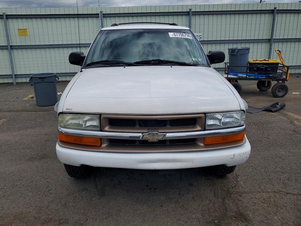 Photo 5 from auction – 2003 CHEVROLET BLAZER with VIN 1GNDT13X03K174688