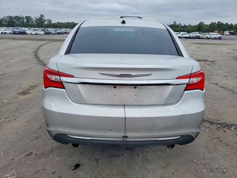 Снимка 6 от търг – 2011 CHRYSLER 200 с VIN 1C3BC1FG8BN602312