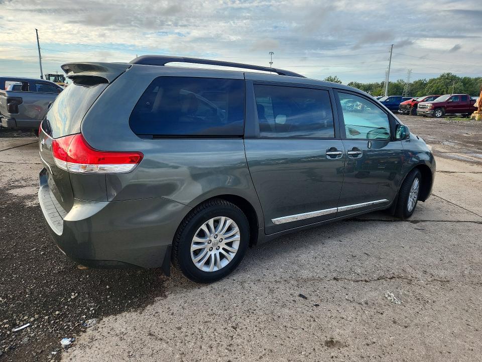 Photo 3 from auction – 2014 TOYOTA SIENNA with VIN 5TDYK3DCXES409386