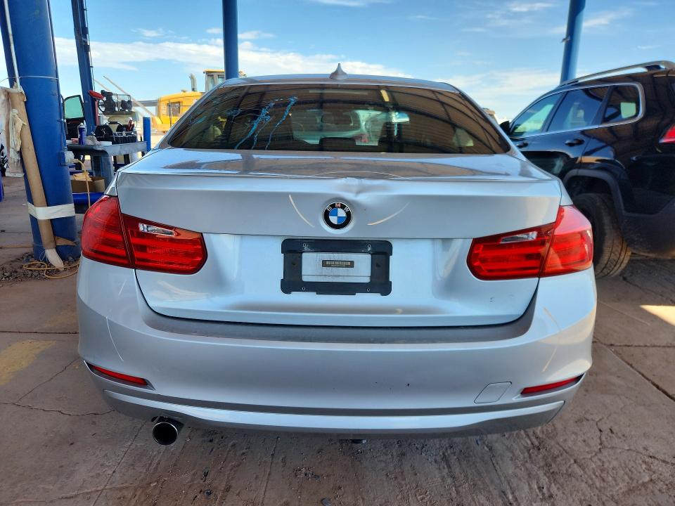 صورة رقم 6 من المزاد - 2015 BMW 320 مع VIN WBA3B1C51FK141528