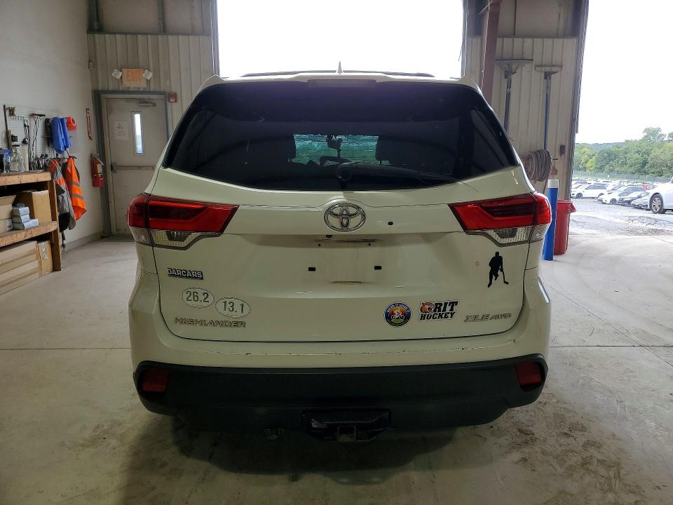 Photo 6 from auction – 2017 TOYOTA HIGHLANDER with VIN 5TDJZRFH9HS521982