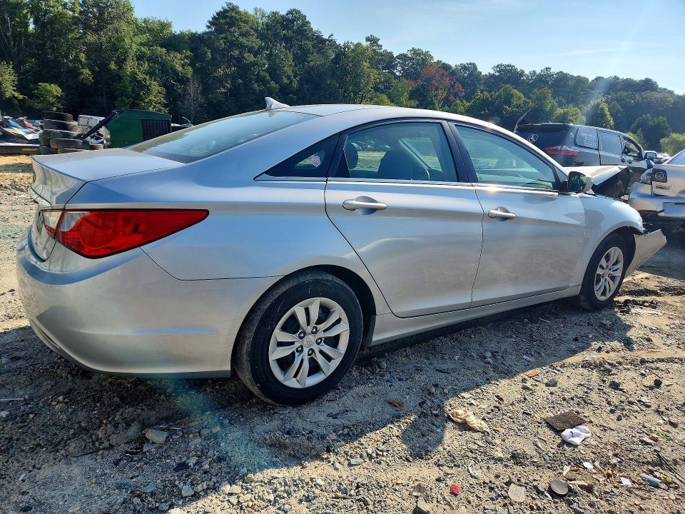 Photo 3 from auction – 2011 HYUNDAI SONATA with VIN 5NPEB4AC7BH290095