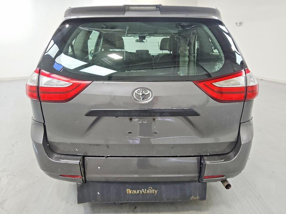 Photo 6 from auction – 2018 TOYOTA SIENNA with VIN 5TDZZ3DCXJS945085