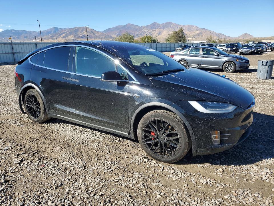 Снимка 4 от търг – 2020 TESLA MODEL X с VIN 5YJXCBE42LF283083