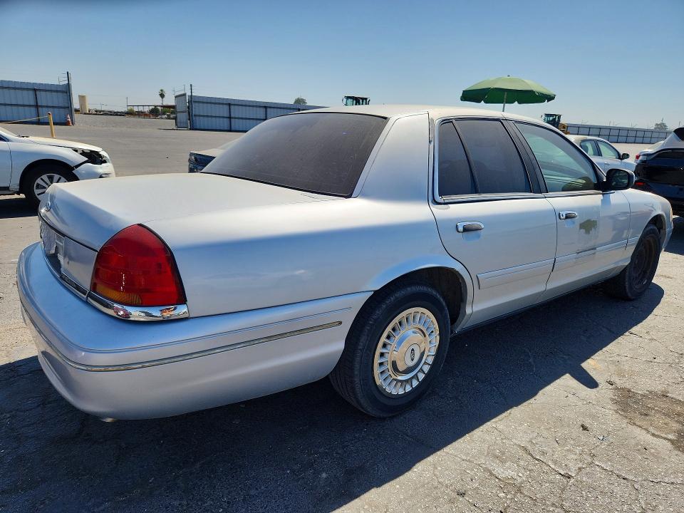 Photo 3 from auction – 2002 FORD CROWN VICTORIA with VIN 2FAFP71W22X115890