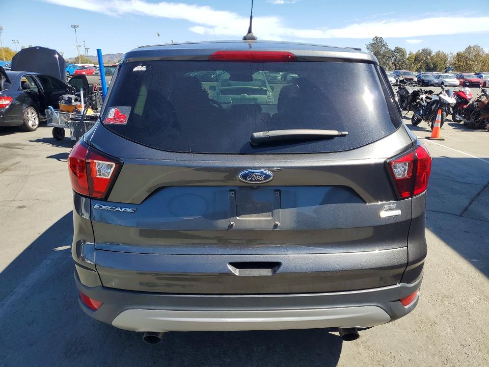 Photo 6 from auction – 2019 FORD ESCAPE with VIN 1FMCU0GD0KUA80420