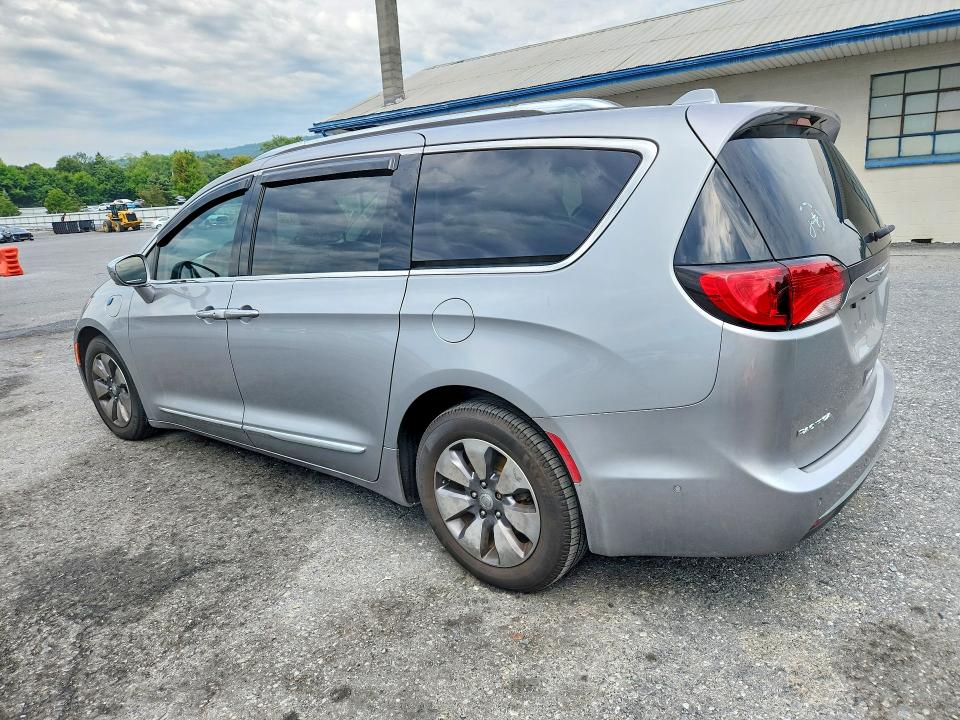 Фото 2 с аукциона – 2018 CHRYSLER PACIFICA с VIN 2C4RC1N70JR109642