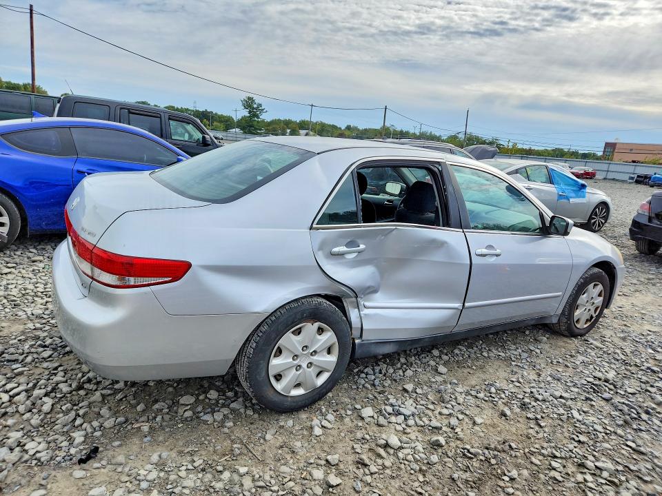 Снимка 3 от търг – 2003 HONDA ACCORD с VIN 1HGCM56373A118627