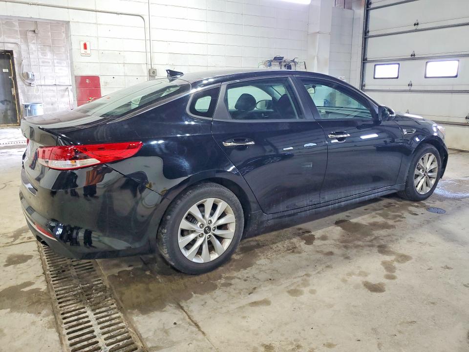 Photo 3 from auction – 2018 KIA OPTIMA with VIN 5XXGT4L36JG258042