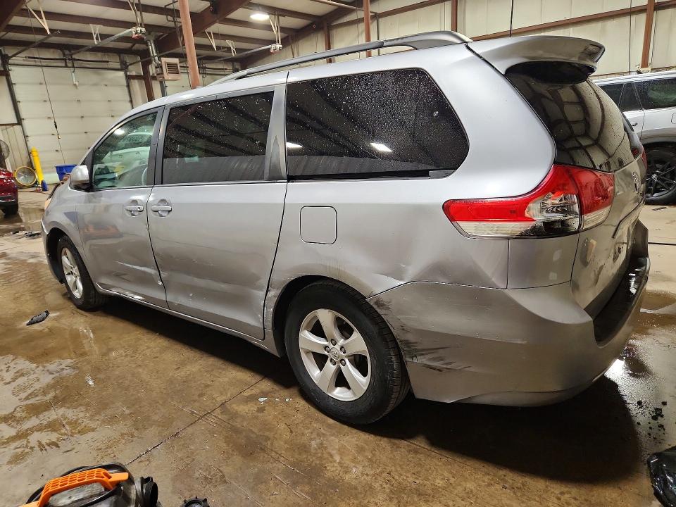 Photo 2 from auction – 2013 TOYOTA SIENNA with VIN 5TDKK3DC4DS351781