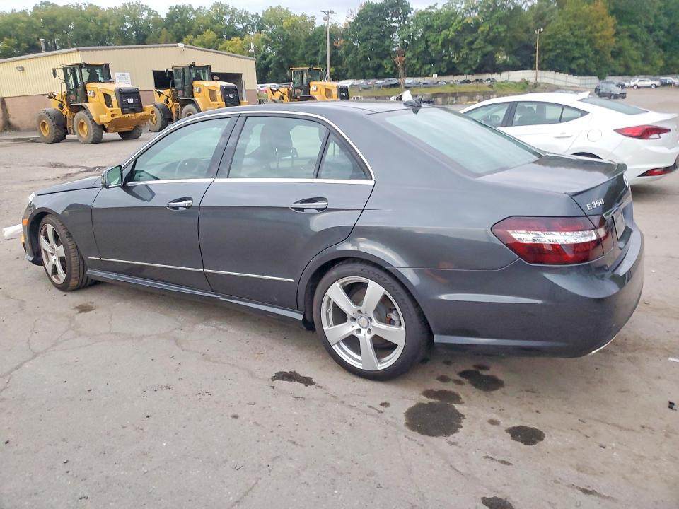 Zdjęcie 2 z aukcji – 2011 MERCEDES-BENZ E z VIN WDDHF8HB9BA494996