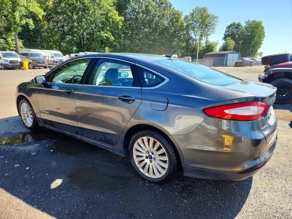 Photo 2 from auction – 2016 FORD FUSION with VIN 3FA6P0LU7GR294761