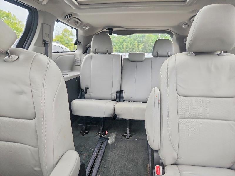Photo 10 from auction – 2019 TOYOTA SIENNA with VIN 5TDDZ3DC3KS216227