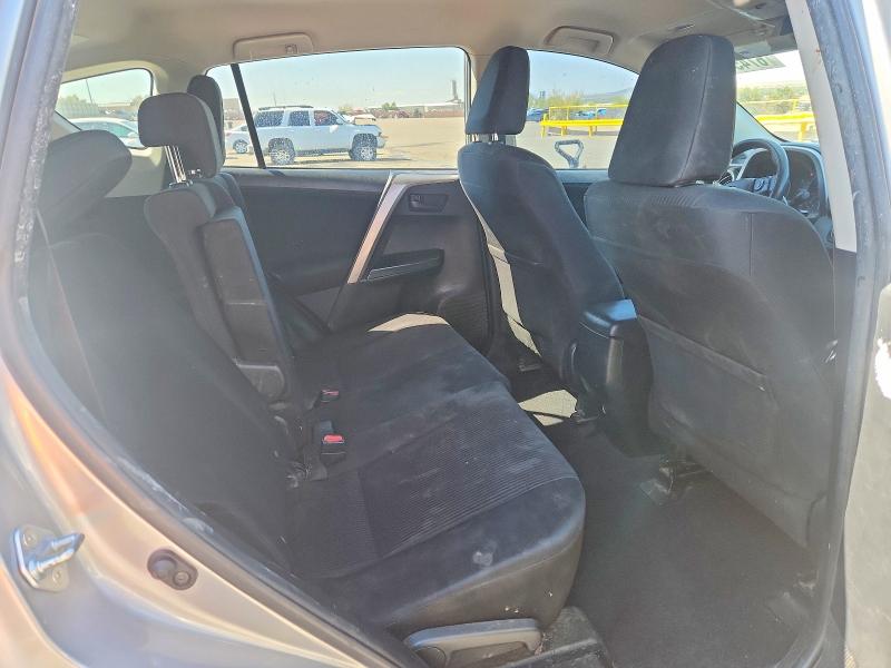 Photo 11 from auction – 2018 TOYOTA RAV4 with VIN JTMBFREV1JJ202860