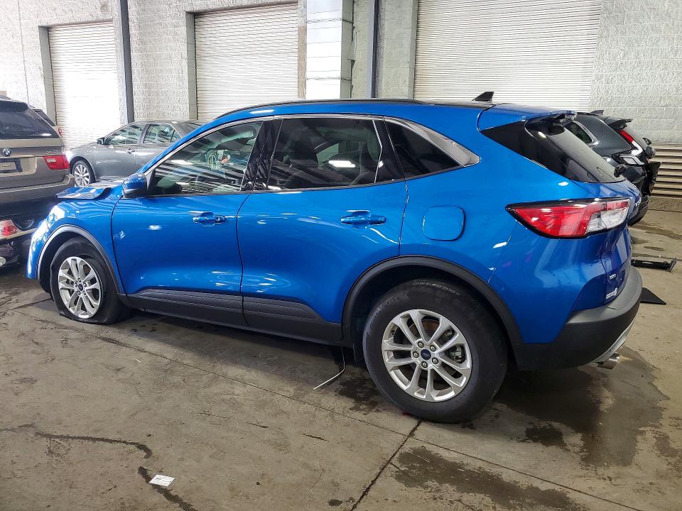 Photo 2 from auction – 2020 FORD ESCAPE with VIN 1FMCU9G6XLUA84076