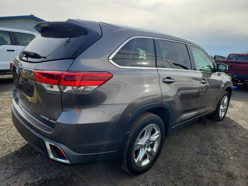 Photo 3 from auction – 2018 TOYOTA HIGHLANDER with VIN 5TDDZRFH5JS488353