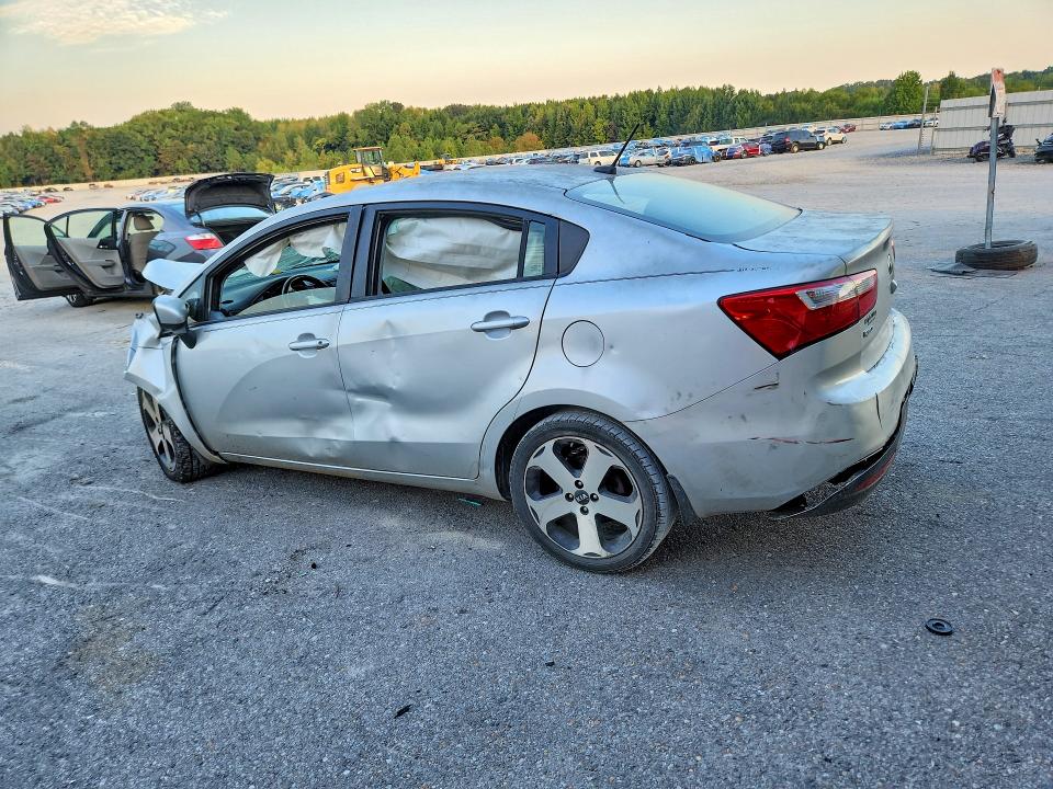 Снимка 2 от търг – 2015 KIA RIO с VIN KNADN4A31F6422056