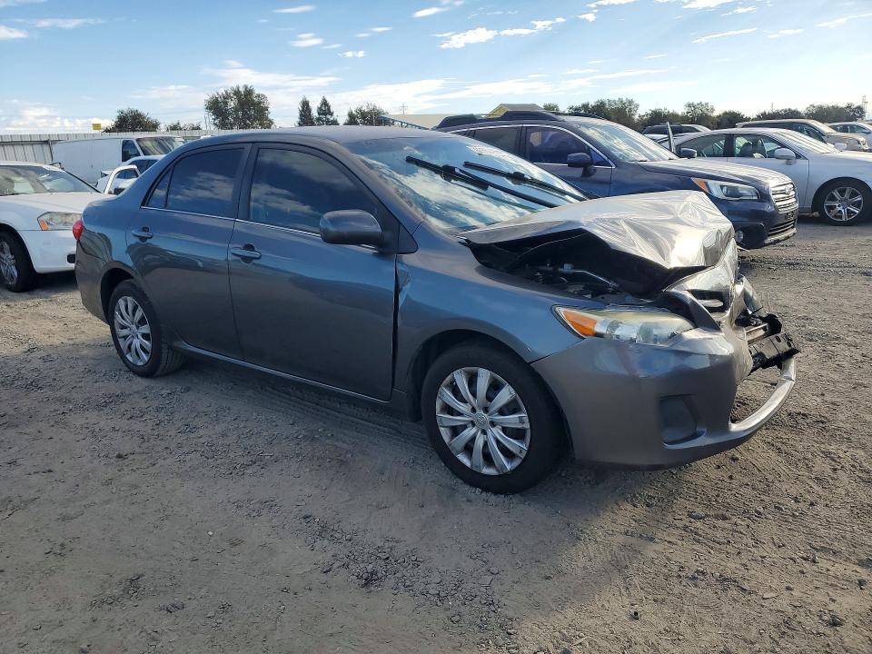 Снимка 4 от търг – 2013 TOYOTA COROLLA с VIN 2T1BU4EE1DC008001