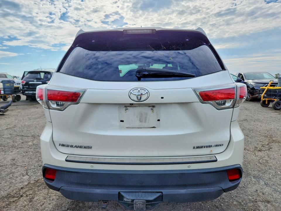 Photo 6 from auction – 2016 TOYOTA HIGHLANDER with VIN 5TDDKRFH2GS329125