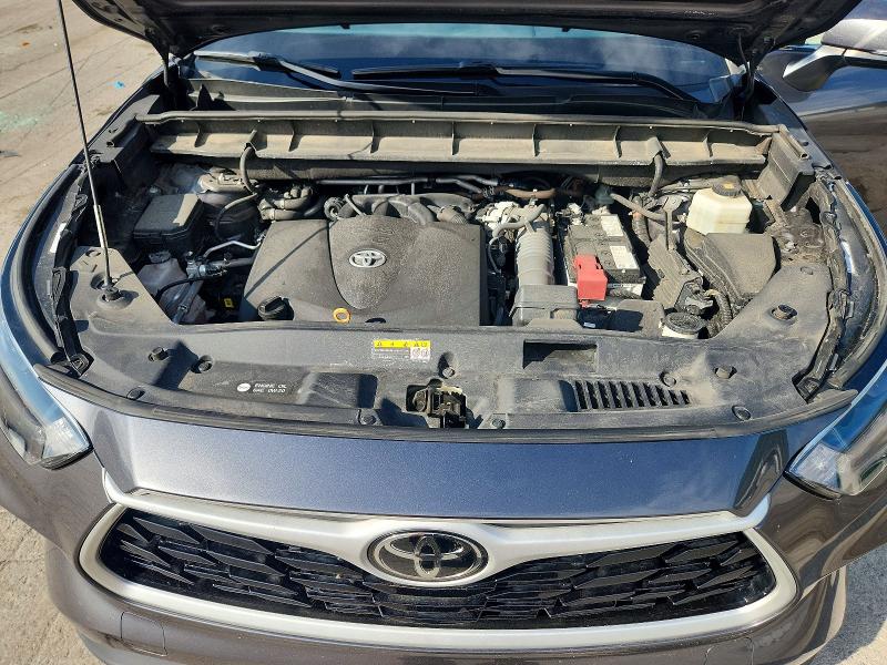 Снимка 12 от търг – 2022 TOYOTA HIGHLANDER с VIN 5TDGZRBH0NS578583