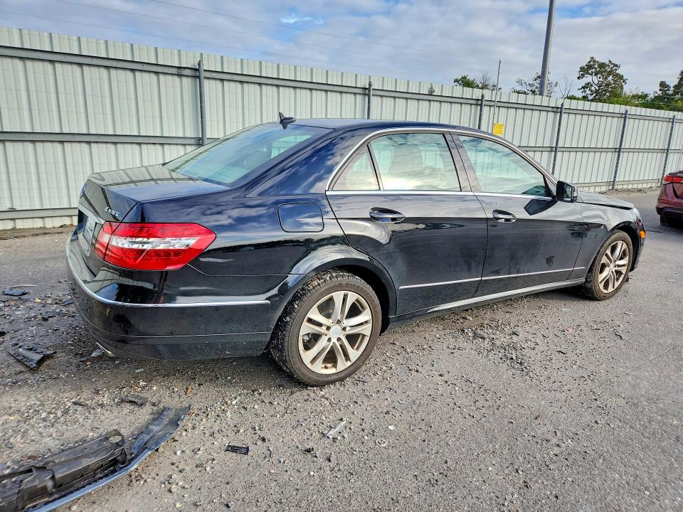 Снимка 3 от търг – 2010 MERCEDES-BENZ E с VIN WDDHF8HB1AA165515
