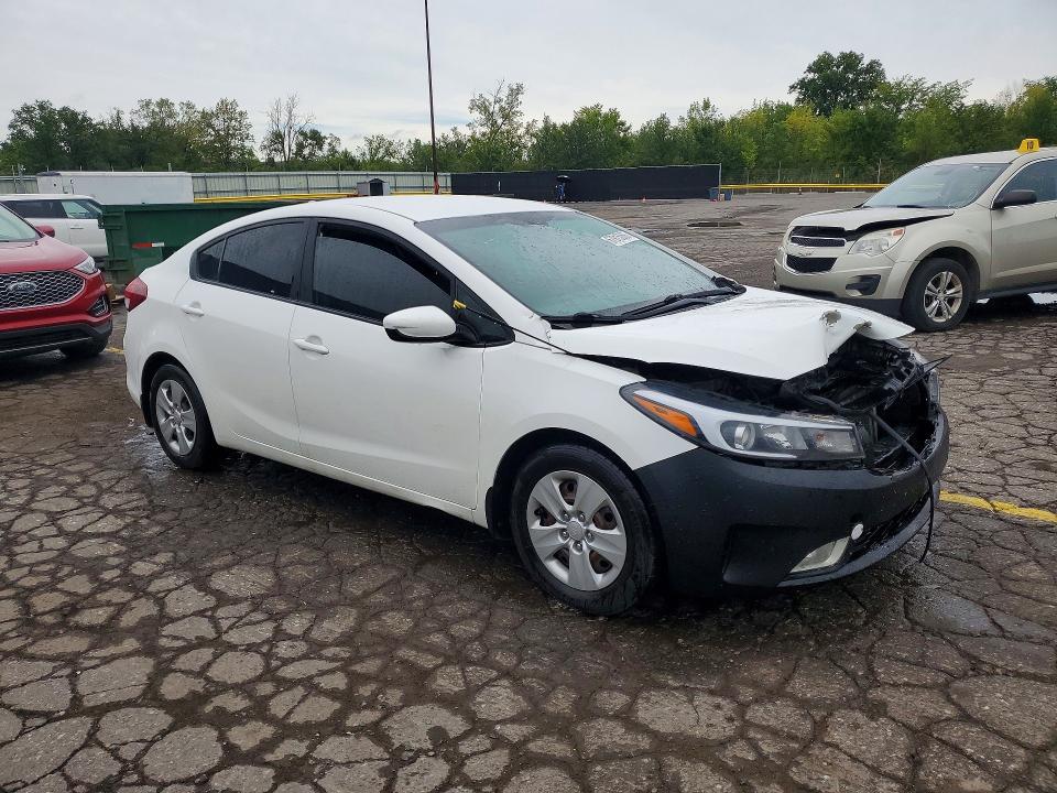 Photo 4 from auction – 2018 KIA FORTE with VIN 3KPFK4A74JE255024