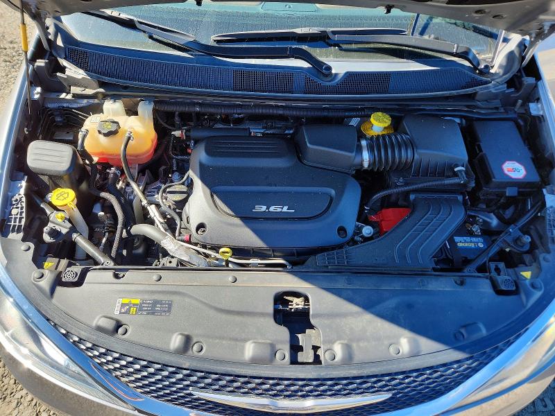 Photo 12 from auction – 2017 CHRYSLER PACIFICA with VIN 2C4RC1GG2HR504154