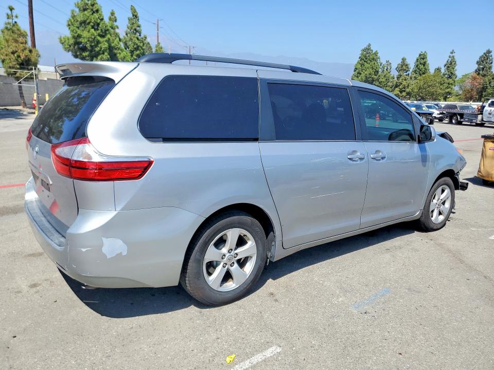 Photo 3 from auction – 2017 TOYOTA SIENNA with VIN 5TDKZ3DC3HS894492