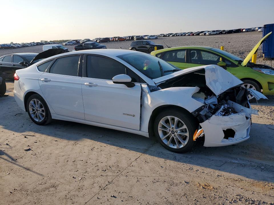 Zdjęcie 4 z aukcji – 2019 FORD FUSION z VIN 3FA6P0LU4KR226278