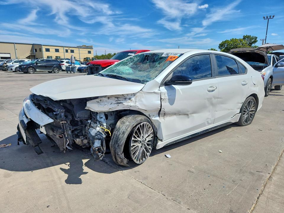 KIA FORTE 2022 مع رقم تعريف المركبة 3KPF54AD3NE493854 - صورة من المزاد