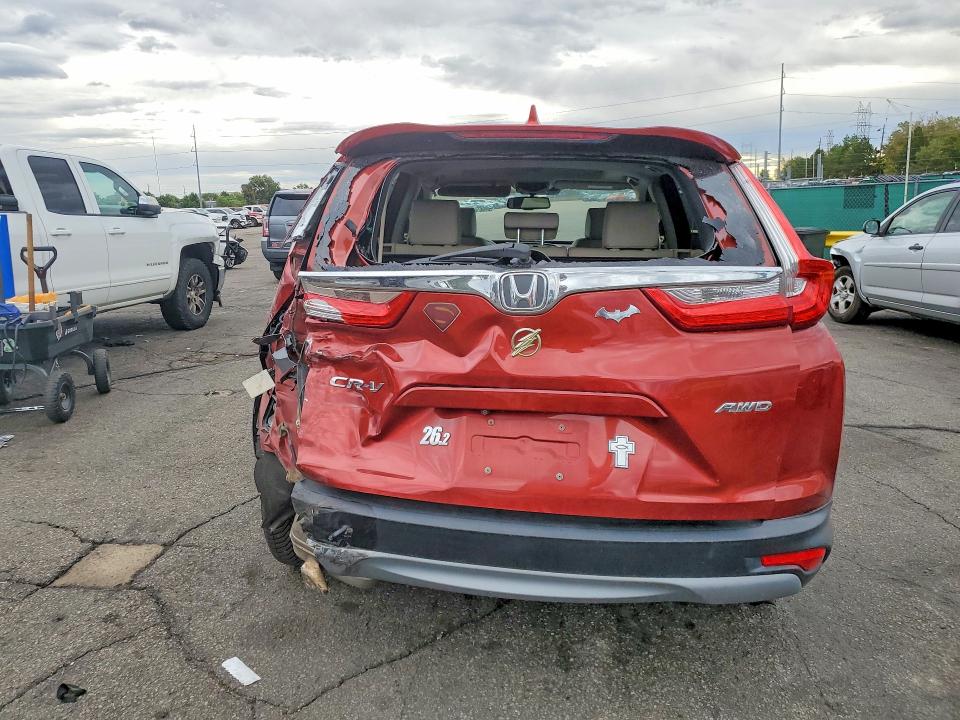 Photo 6 from auction – 2018 HONDA CR-V with VIN 2HKRW2H88JH647181