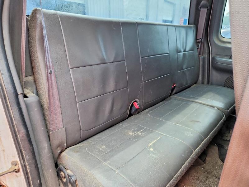 Photo 10 from auction – 2002 FORD F150 with VIN 1FTRX18L32NB05970