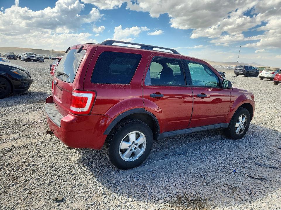 Photo 3 from auction – 2011 FORD ESCAPE with VIN 1FMCU0D79BKB20889