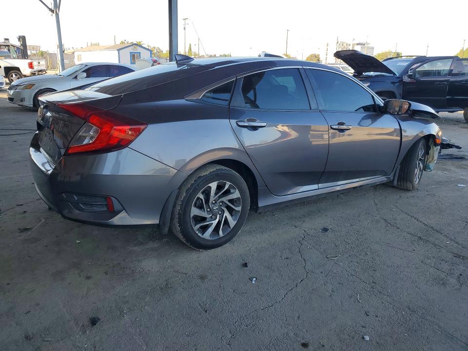 Снимка 3 от търг – 2017 HONDA CIVIC с VIN 19XFC2F70HE018471