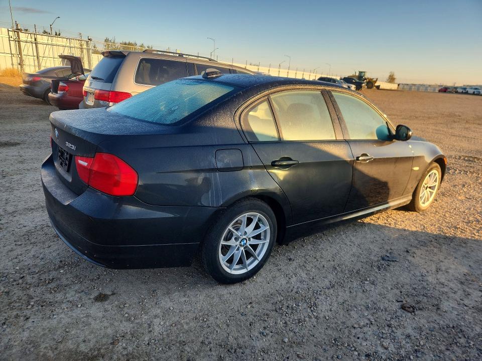 Zdjęcie 3 z aukcji – 2011 BMW 323 z VIN WBAPG7C5XBA795420
