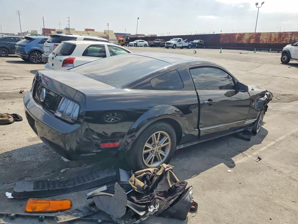 Photo 3 from auction – 2005 FORD MUSTANG with VIN 1ZVFT80N355188614