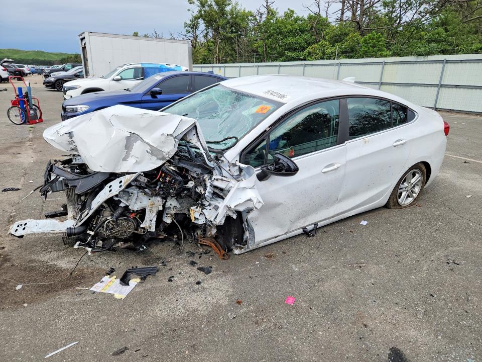 CHEVROLET CRUZE 2017 с VIN 1G1BE5SMXH7281632 - Снимка от търг